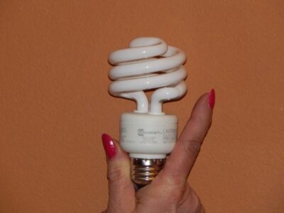 The Lowdown on Compact Fluorescent Light Bulbs Image